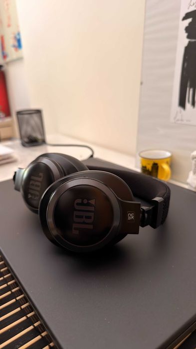 Auscultadores Bluetooth JBL LIVE 660NC (Over Ear - Microfone - Noise Canceling - Preto) - Negociável