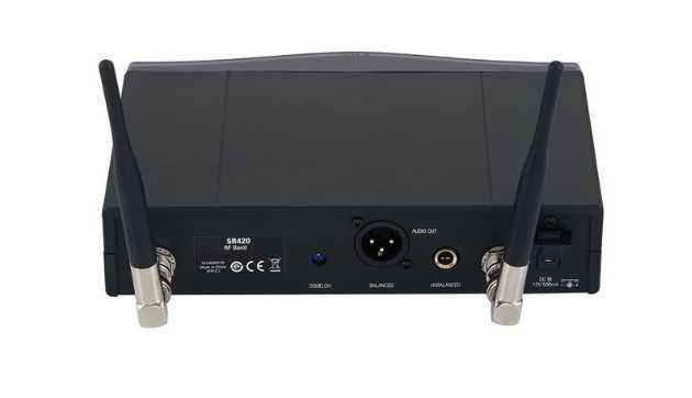 UHF Wireless System AKG WMS 420 com micro de lapela AKG (COMO NOVO)