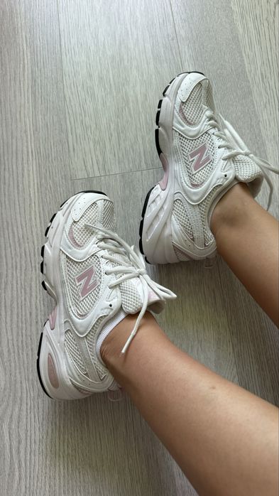 кросівки New balance, дуже гарний стан