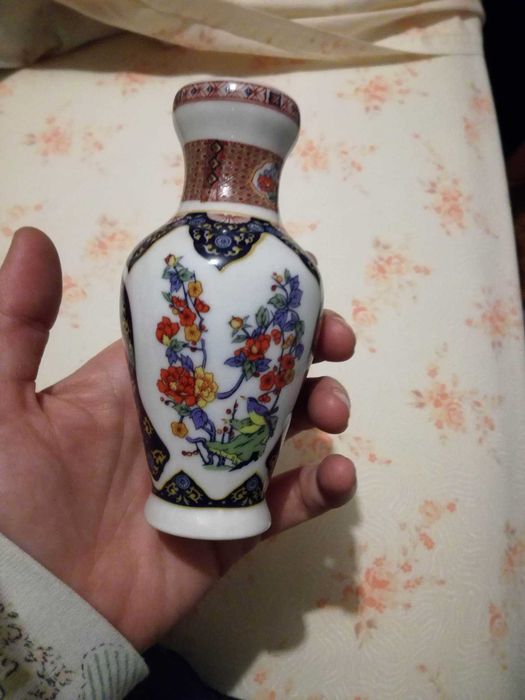 Duas jarras de porcelana