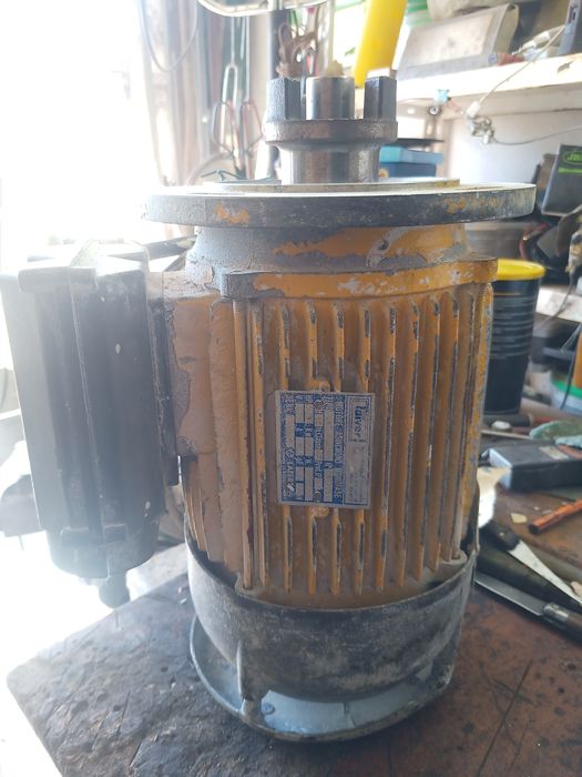 Motor elétrico marca taiver