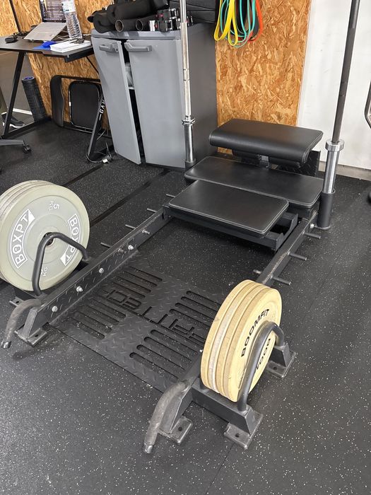 Máquina de Gluteo - Profissional (Azafit)