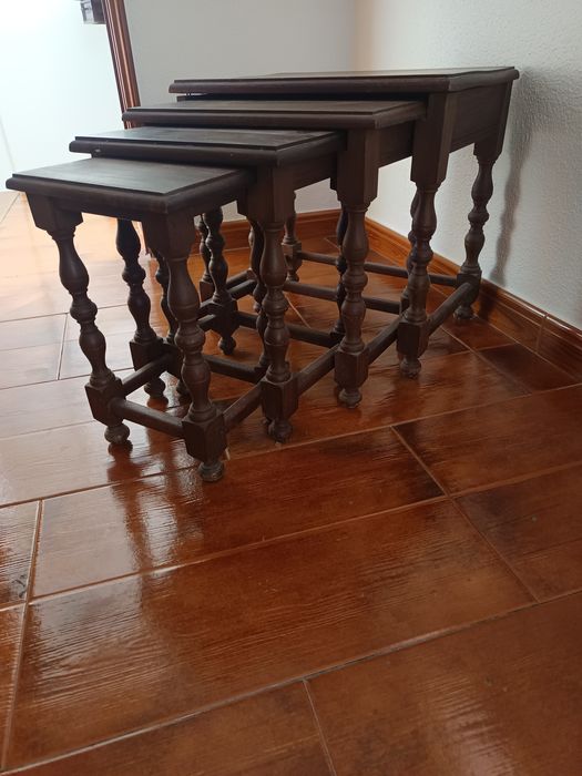 Conjunto 4 mesas em madeira