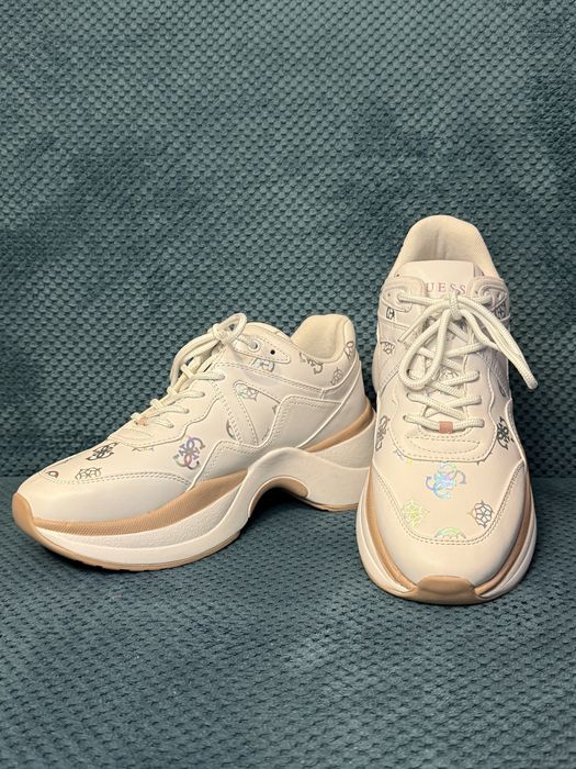 Guess sneakersy 39 beżowe monogram platforma