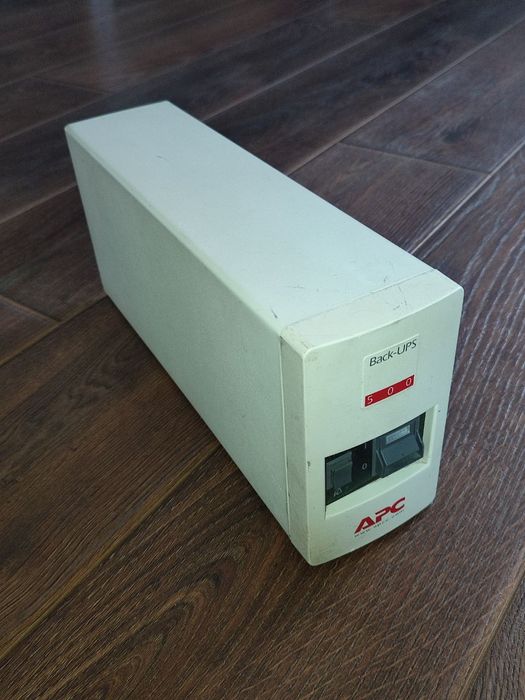 Безперебойник APC Back-UPS 500