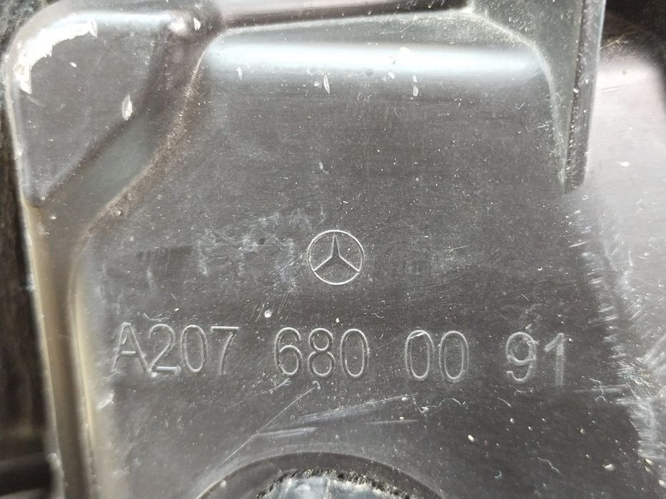 Mercedes E-Class C207 W207 2009-2017 бардачок A2076800091