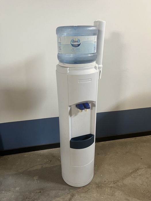 Dispensasor de agua quente e Fria