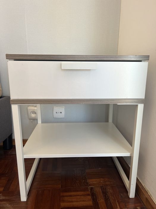 Mesas de cabeceira IKEA