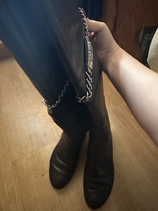 Фірмові високі шкіряні чоботи