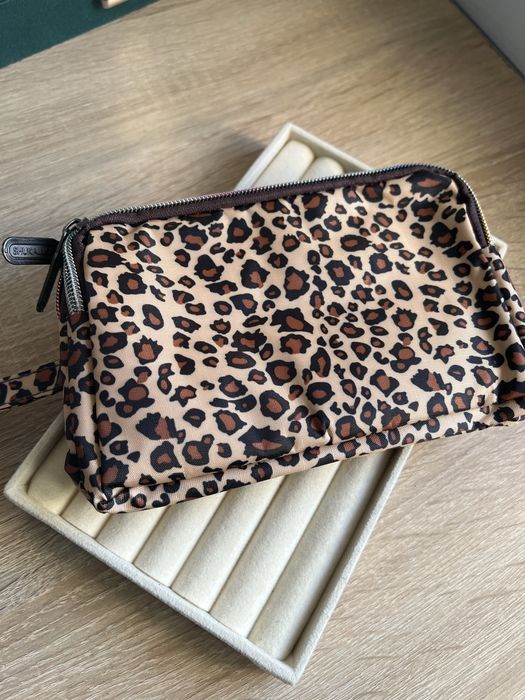 Kosmetyczka-portfel w panterkę,