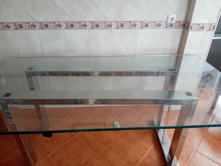 Mesa de vidro e inox