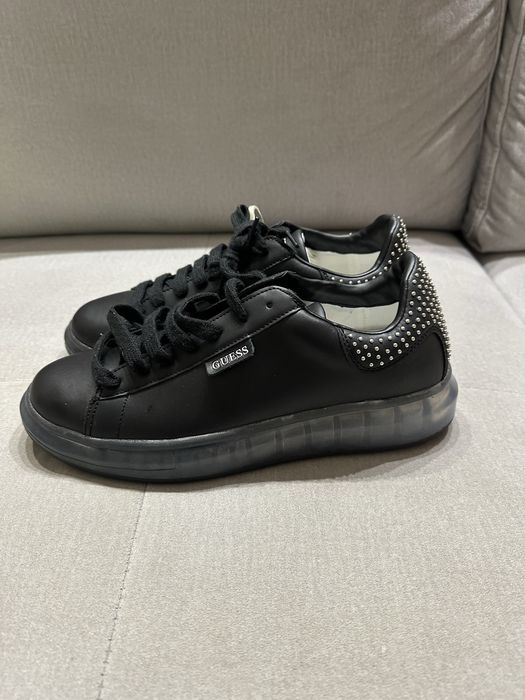 Sneakersy Guess czarny