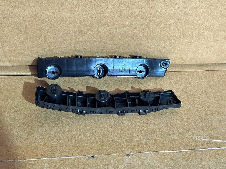 Кріплення кронштейн крепление направяющая бампера Nissan Rogue X-Trail