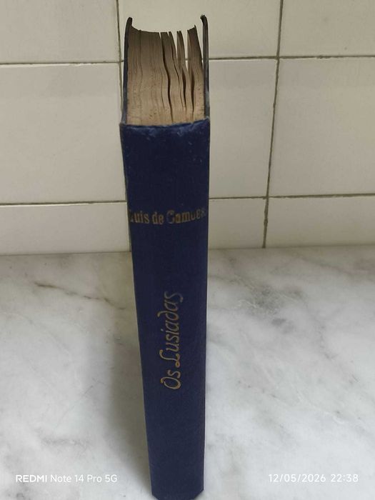 Livro Antigo "Os Lusíadas" - Capa Dura - Editora Guimarães (COMO NOVO)