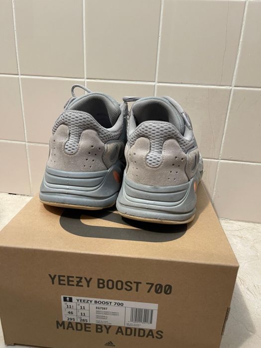 Tênis Yeezy 700 Inertia V1