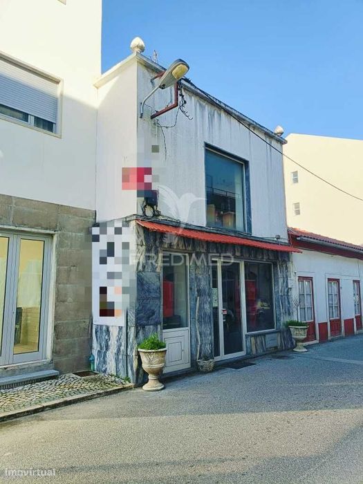 Prédio no centro de Caxarias — Caxarias, Santarém