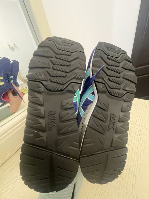 Кросівки     ASICS