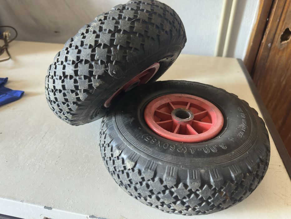 2 Rodas de atrelado com camaras de ar extra