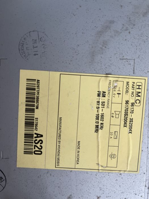 Штатна магнитола з рамкою на Hyundai Sonata yf