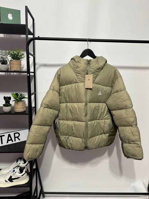 В наявності  куртка NIKE ACG