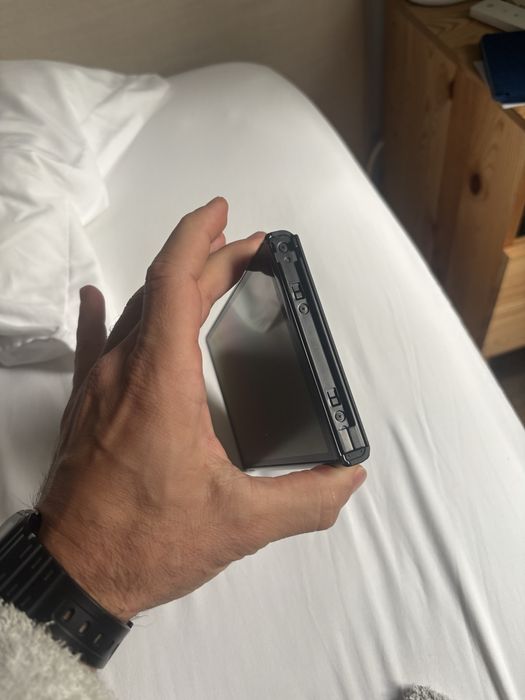 Nintendo Switch Oled + 2 comandos extra + 6 jogos