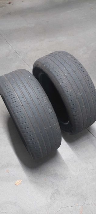 Dois pneus marca Continental z35/55 R18V