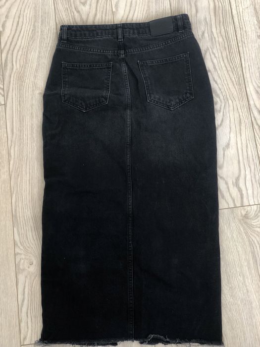 чорна джинсова спідниця