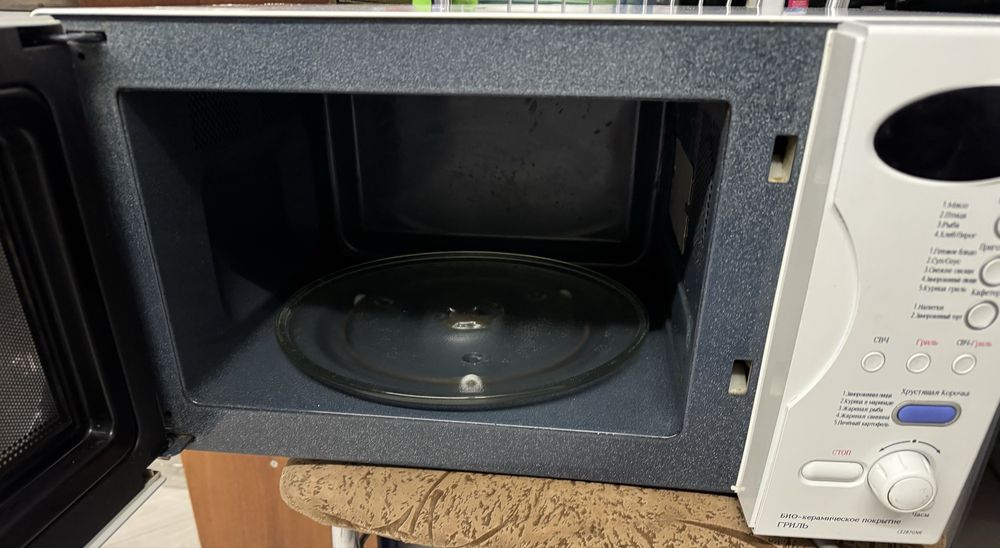 Мікрохвильова піч samsumg