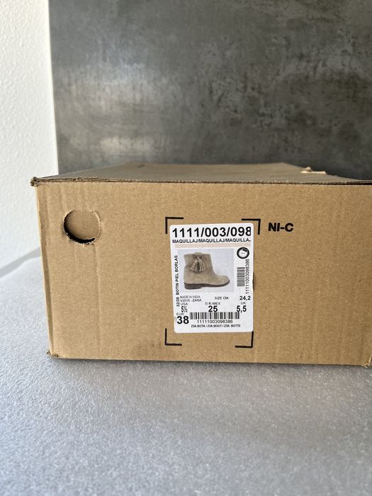 Botins em camurça - tamanhos 38 e 39