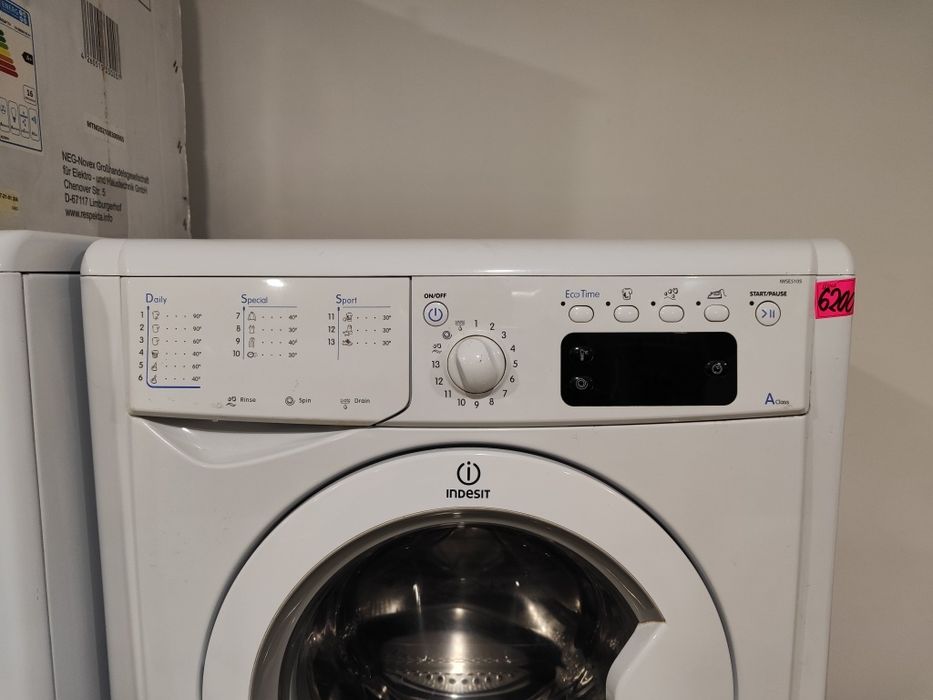 INDESIT IWSE 5105 B (EU) вузенька пральна машина