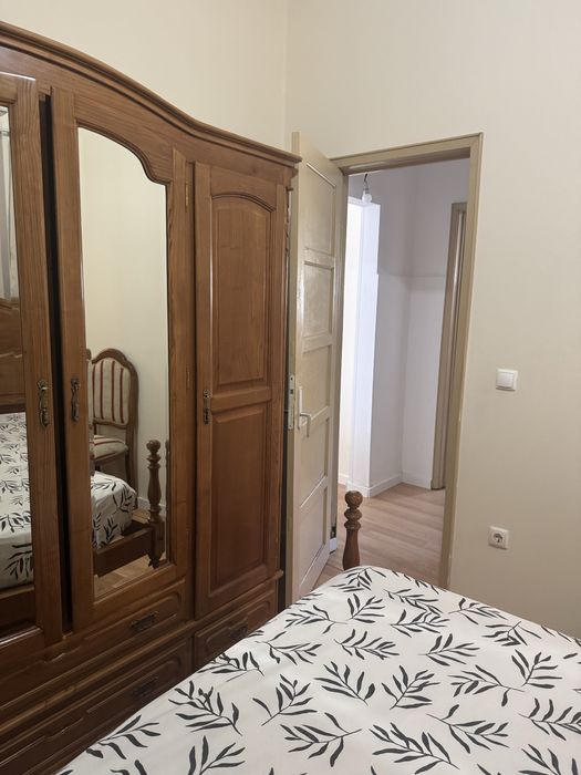 Quarto para arrendar numa moradia t2
