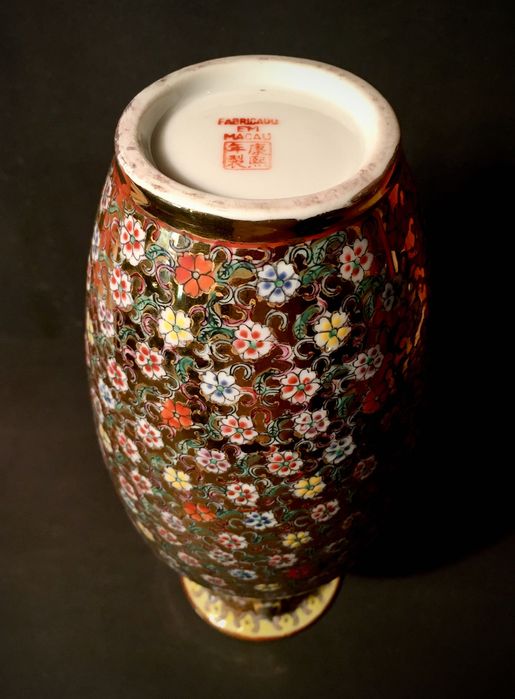 PORCELANA CHINESA - anos 50 - fundo a ouro - pintada à mão - 26 cm/s