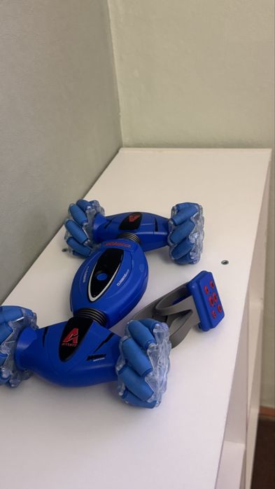 Машинка на радіокеруванні