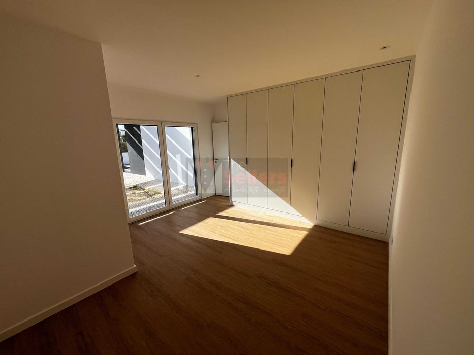 Fantástica Moradia Térrea Isolada Piscina – Lote 552m2 Fernão Ferro