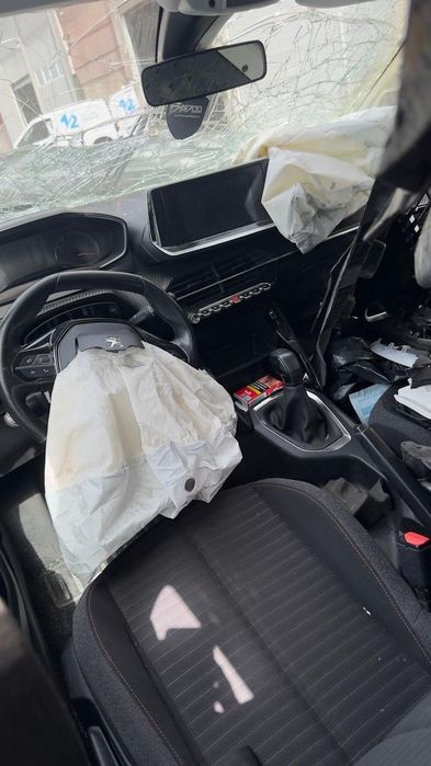 Peugeot 208 de 2021 gasolina para peças
