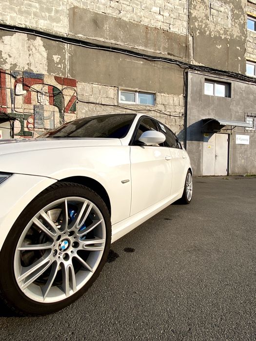 BMW E90 328xi 2010 3.0I