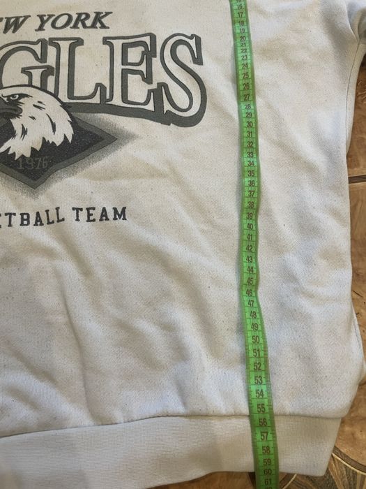 Серая кофта с открытыми плечами с орлом