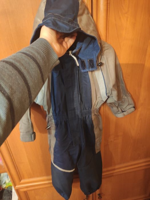 Продам ромперы и комбинезон 92-98