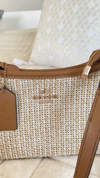Bolsa Coach feminina em tecido tramado