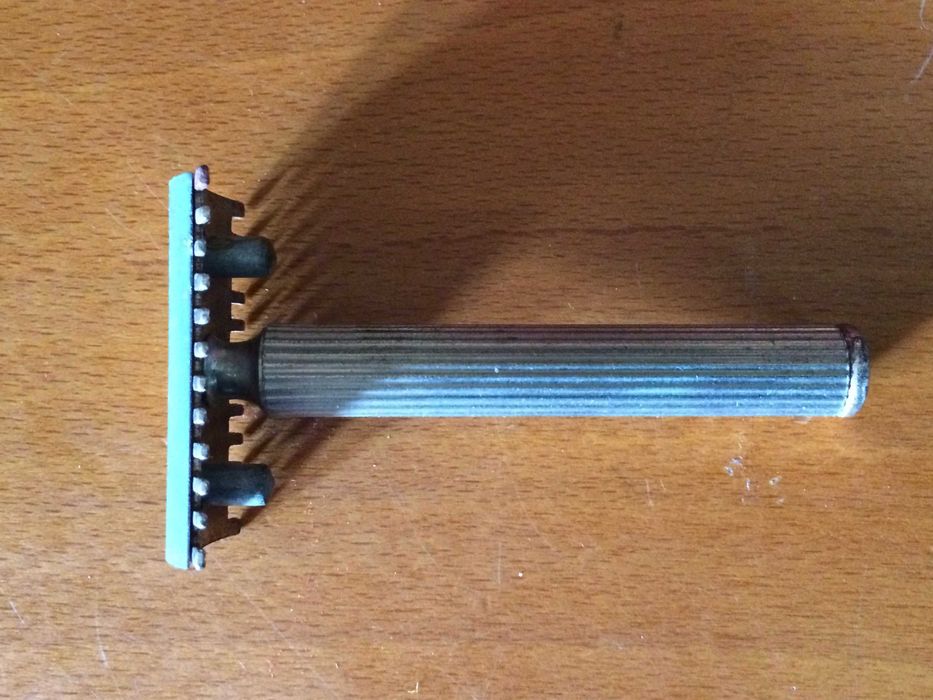 Máquina de barbear de viagem SOS