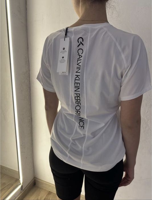 Футболка calvin klein спортивна