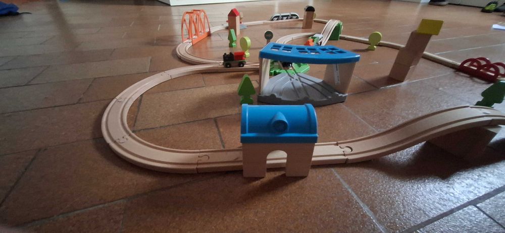 Circuito de Comboios IKEA – Com Pontes, Estação e Acessórios