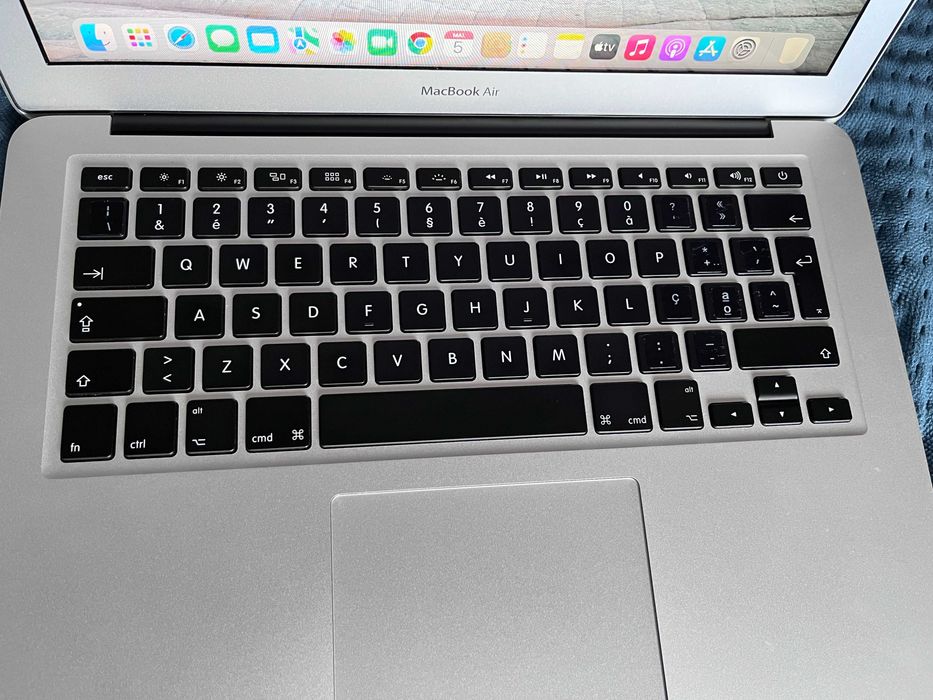 Macbook Air 13 2015 i7-256 GB SSD/ 8GB RAM