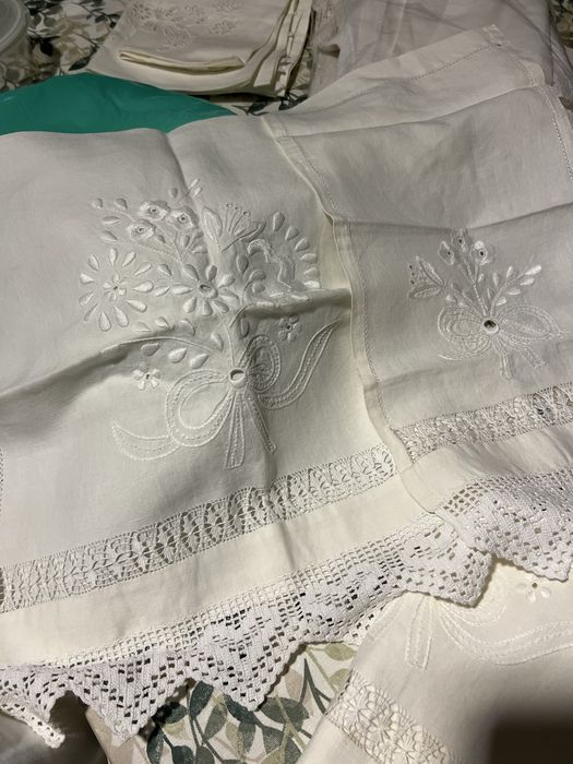 Vendo várias peças em linho com renda feita á mão