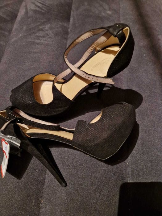 Sapatos de senhora pretos