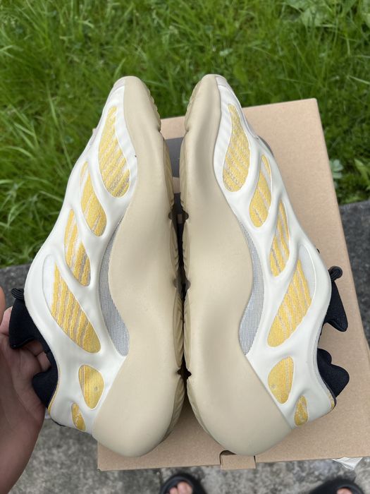 Adidas Yeezy 700 Safflower sneakersy niskie beżowe boost 44