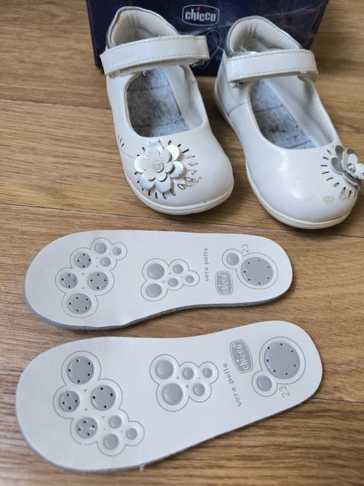 Туфельки для дівчинки р.23 chicco