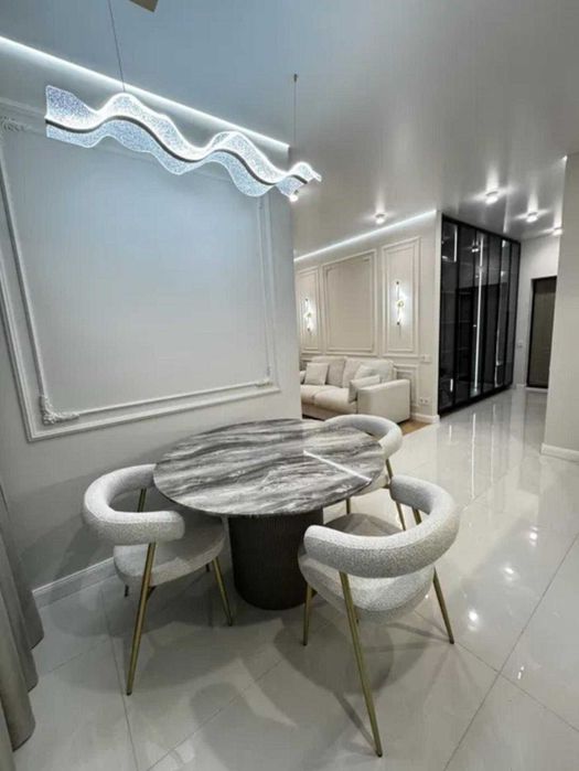 Продам квартиру в Кадорі на Краснова.Авторський ремонт.Розтермінування
