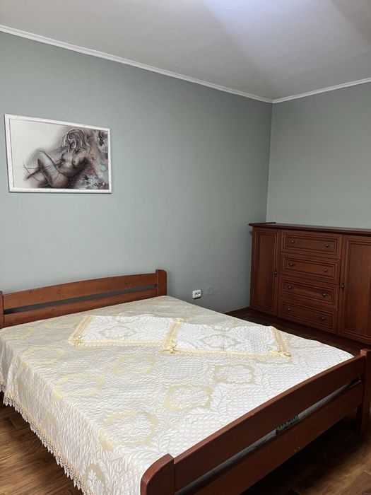 Здам двокімнатну квартиру на п’ятому поверсі біля метро