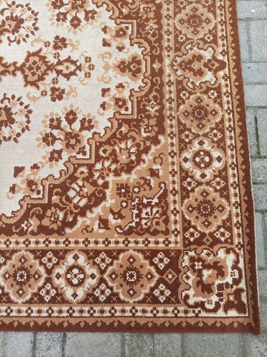 Ковер искусственный Saturn р-р 1.92 х 2.9